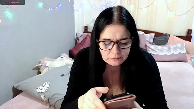 SashaBond online show from December 2025 10:30:01 AM