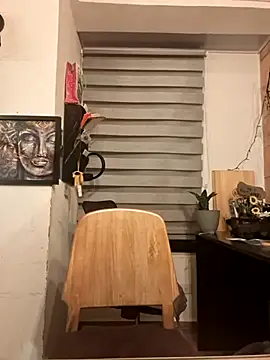 Magenta Moon online show from April 2026 05:49:01 AM