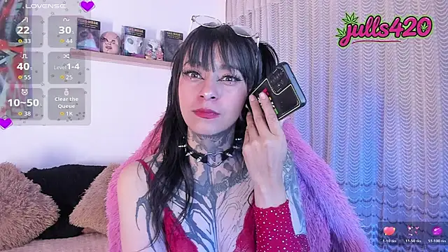 Snapshot of Julls420_ chatting on May 2026 03:25:02 AM Julls420 online show from May 2026 03:25:02 AM