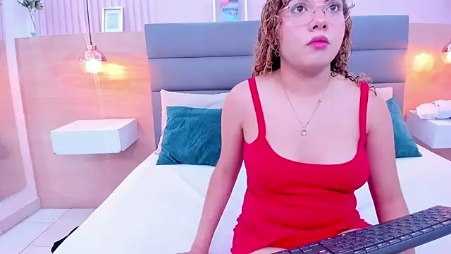 abril dolly online show from December 2025 12:22:02 PM