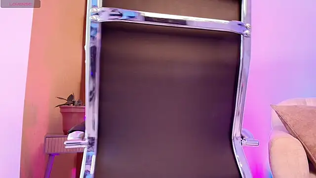 NaomiClay online show from April 2026 01:29:02 PM