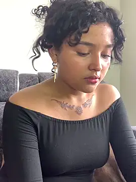 ladulcemary  online show from April 2026 07:03:02 PM