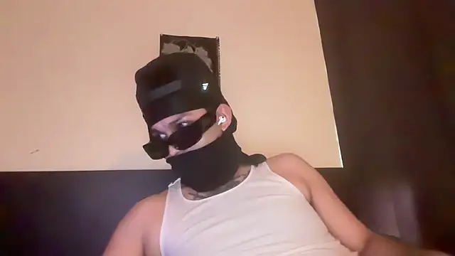 Snapshot of angelblanco chatting on May 2026 07:10:01 PM angelblanco online show from May 2026 07:10:01 PM