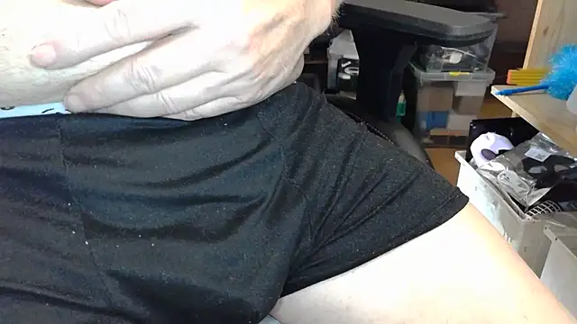 Snapshot of oldmann08 chatting on June 2026 08:15:01 AM oldmann08 online show from June 2026 08:15:01 AM