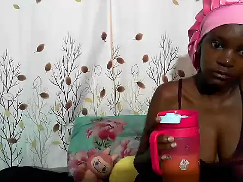 Snapshot of PetiteDoll_06 chatting on March 2026 09:44:01 AM PetiteDoll 06 online show from March 2026 09:44:01 AM