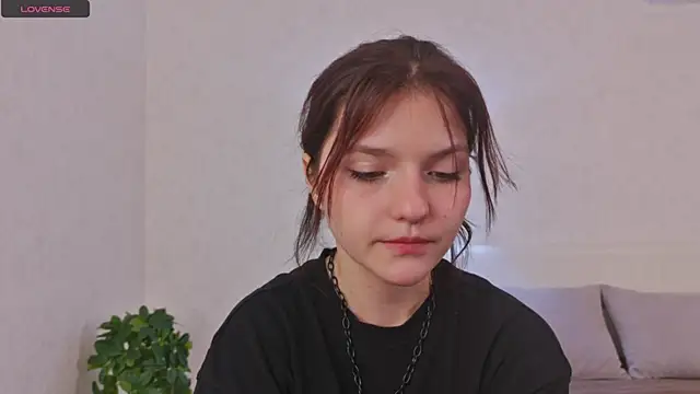 NyraVesperis online show from April 2026 06:49:01 AM