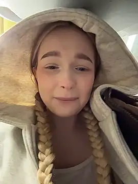 -teenytiny- online show from February 2026 04:54:01 PM