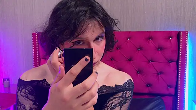 Snapshot of Shelly_bat chatting on June 2026 10:52:01 PM Shelly bat online show from June 2026 10:52:01 PM