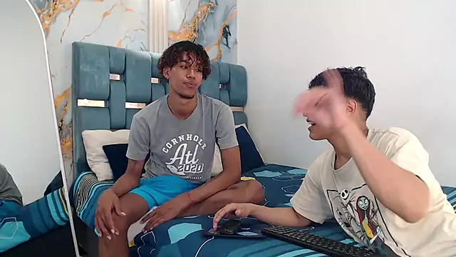 Snapshot of YOUNG_GUYS1 chatting on February 2026 01:21:01 AM YOUNG GUYS1 online show from February 2026 01:21:01 AM