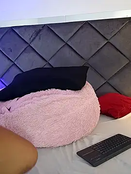 Snapshot of LunaaCurly chatting on December 2025 07:54:02 PM LunaaCurly online show from December 2025 07:54:02 PM