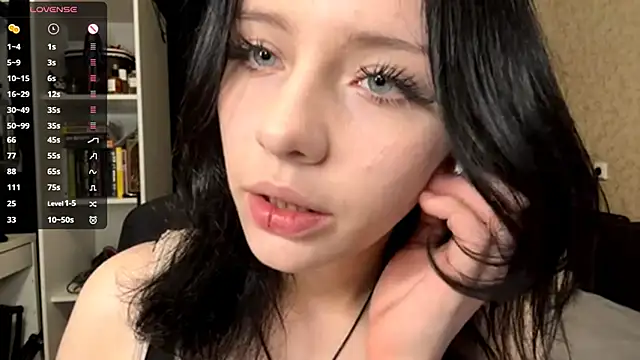 Eva blo0m online show from December 2025 12:33:02 PM