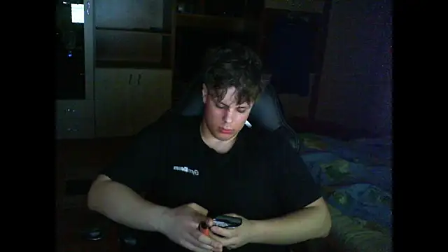 GymGuy0505 online show from March 2026 01:25:01 AM