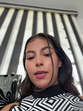 Snapshot of Valeria-escobar chatting on April 2026 01:54:02 PM Valeria-escobar online show from April 2026 01:54:02 PM
