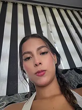 Snapshot of Valeria-escobar chatting on April 2026 01:34:02 PM Valeria-escobar online show from April 2026 01:34:02 PM