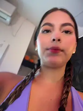 Snapshot of Valeria-escobar chatting on May 2026 11:42:02 AM Valeria-escobar online show from May 2026 11:42:02 AM