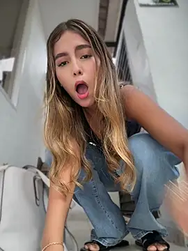 Snapshot of Valeria-escobar chatting on May 2026 12:32:02 PM Valeria-escobar online show from May 2026 12:32:02 PM