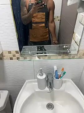 Snapshot of Comeonmyhouse22cm chatting on February 2026 07:43:01 PM Comeonmyhouse22cm online show from February 2026 07:43:01 PM