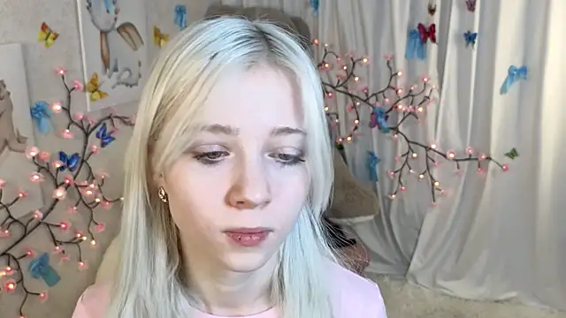 Snapshot of ViollaBloom chatting on January 2026 01:18:01 AM ViollaBloom online show from January 2026 01:18:01 AM