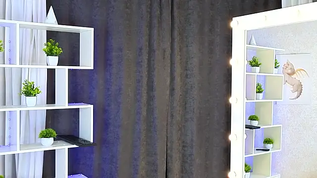 Snapshot of ViollaBloom chatting on March 2026 03:56:01 AM ViollaBloom online show from March 2026 03:56:01 AM