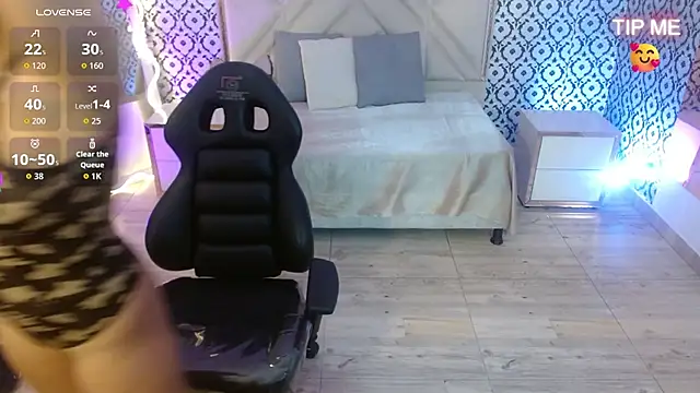 Auurora tay online show from January 2026 11:56:01 AM