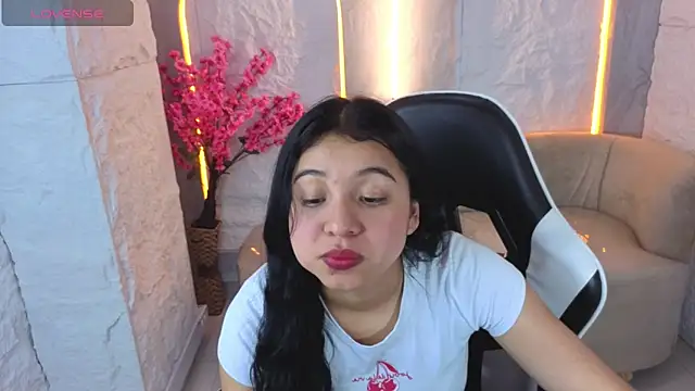 Sofi Adams Tx online show from December 2025 01:06:01 PM