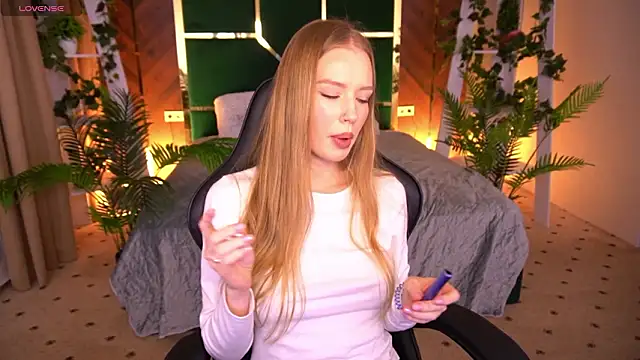 MollyyMayy online show from February 2026 03:28:01 PM