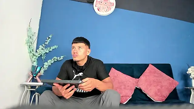 MagnusKnight  online show from February 2026 01:44:02 PM