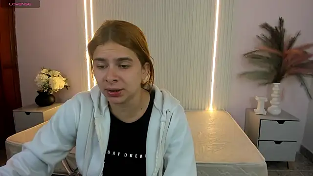 VivianOwen9 online show from February 2026 12:56:01 PM