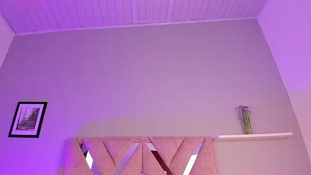 Amelia Saenz  online show from April 2026 08:20:02 PM