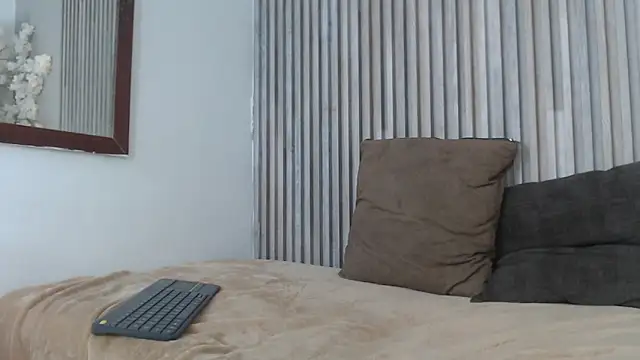 Snapshot of SmoothAlpha_ chatting on January 2026 06:11:01 PM SmoothAlpha online show from January 2026 06:11:01 PM