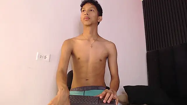 Snapshot of SmoothAlpha_ chatting on February 2026 02:45:01 PM SmoothAlpha online show from February 2026 02:45:01 PM