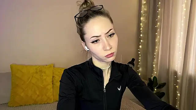 Snapshot of sun_under_skyy chatting on February 2026 02:02:02 AM sun under skyy online show from February 2026 02:02:02 AM