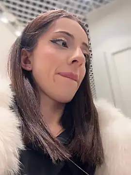 YeaLina online show from January 2026 11:37:01 AM