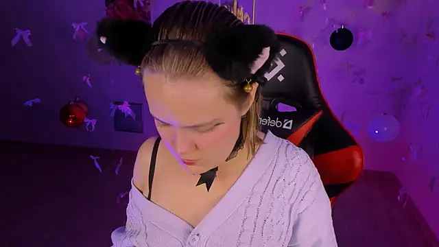 Snapshot of madeline_doll chatting on December 2025 11:23:02 PM madeline doll online show from December 2025 11:23:02 PM