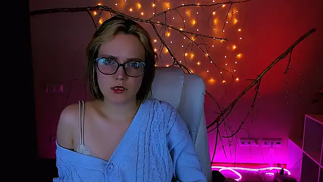 Snapshot of madeline_doll chatting on February 2026 08:30:01 PM madeline doll online show from February 2026 08:30:01 PM