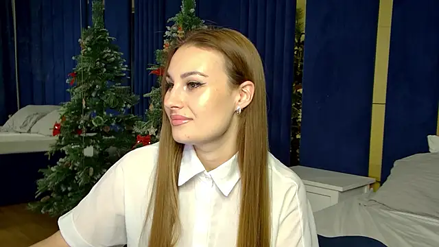 NoraFoxes online show from December 2025 06:13:02 PM