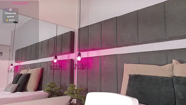 luna blannco online show from January 2026 01:02:01 PM