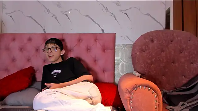 Snapshot of double_temptation2 chatting on December 2025 08:03:02 PM double temptation2 online show from December 2025 08:03:02 PM