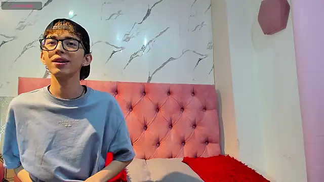 Snapshot of double_temptation2 chatting on December 2025 09:22:02 PM double temptation2 online show from December 2025 09:22:02 PM