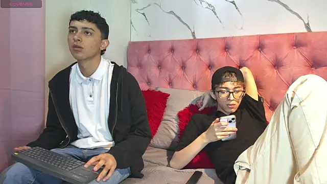 Snapshot of double_temptation2 chatting on December 2025 07:54:02 PM double temptation2 online show from December 2025 07:54:02 PM