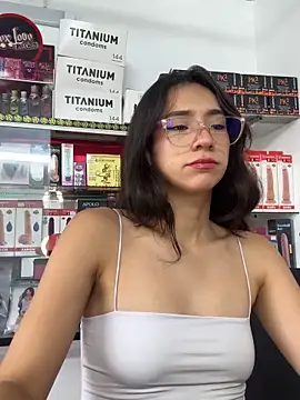 lunaluxury22 online show from February 2026 01:51:02 PM