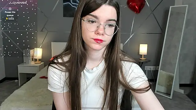 miss  evelyne online show from February 2026 01:25:02 AM