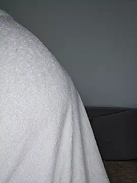 Lovebackground online show from February 2025 11:22:02 AM