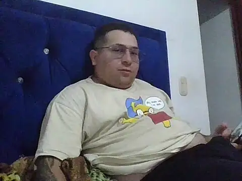 Snapshot of hammerwhite01 chatting on March 2026 03:51:01 PM hammerwhite01 online show from March 2026 03:51:01 PM