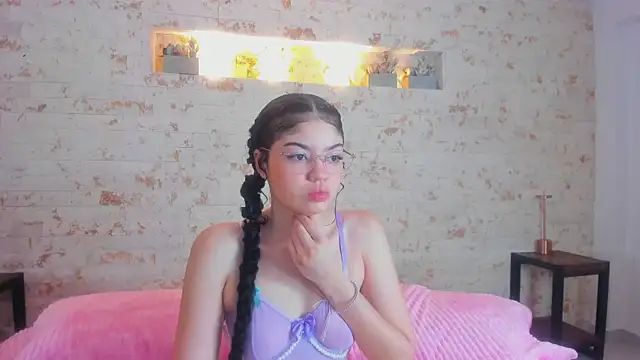 Snapshot of chloe_cortez chatting on May 2026 10:19:02 AM chloe cortez online show from May 2026 10:19:02 AM