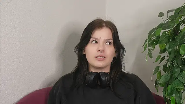 LesleyManire online show from December 2025 10:54:02 AM