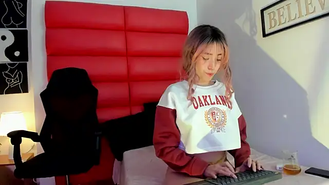 Snapshot of Oliviamonroex18 chatting on January 2026 10:45:01 PM Oliviamonroex18 online show from January 2026 10:45:01 PM