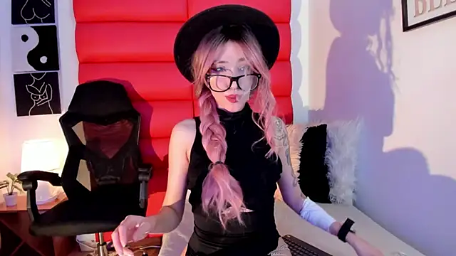 Snapshot of Oliviamonroex18 chatting on January 2026 02:24:01 AM Oliviamonroex18 online show from January 2026 02:24:01 AM