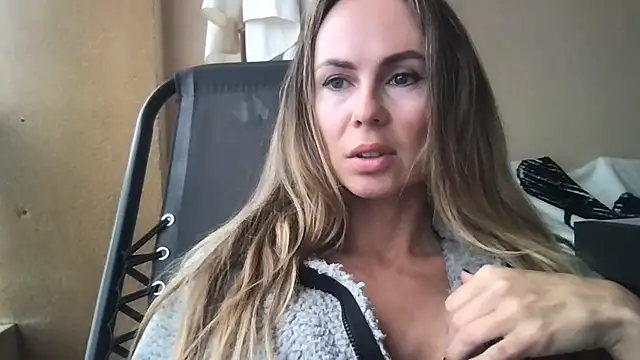 Snapshot of LeMilf chatting on February 2026 07:53:02 AM LeMilf online show from February 2026 07:53:02 AM