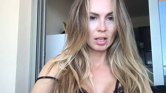 LeMilf online show from May 2026 10:21:02 AM